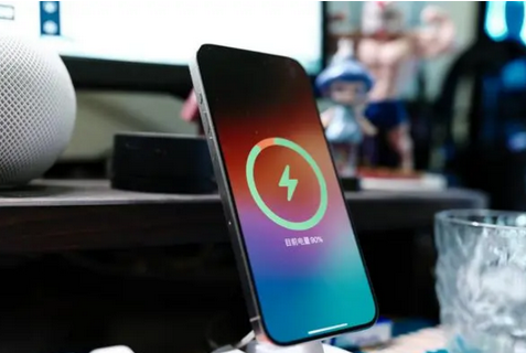 泽普苹果15换屏服务分享用什么充电器给iPhone15充电更好 